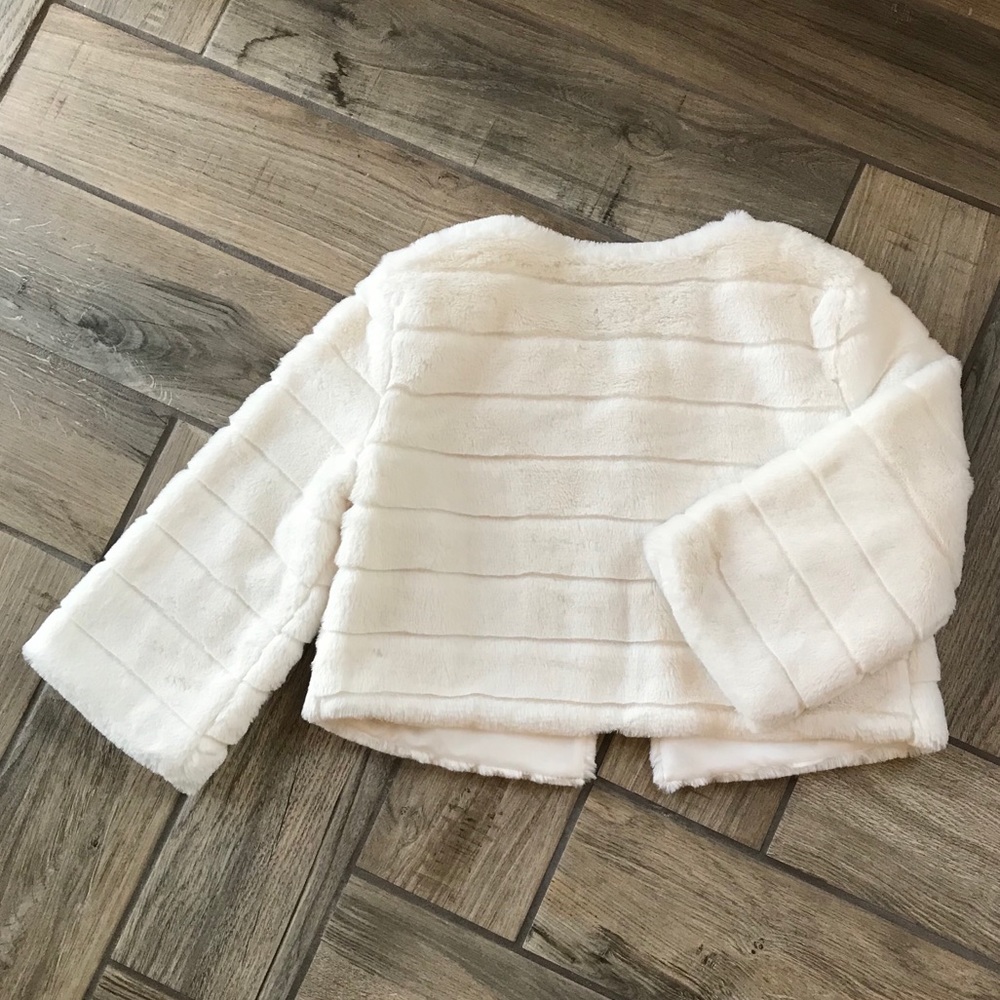 White mink faux fur shrug coat - Picture 4 of 8